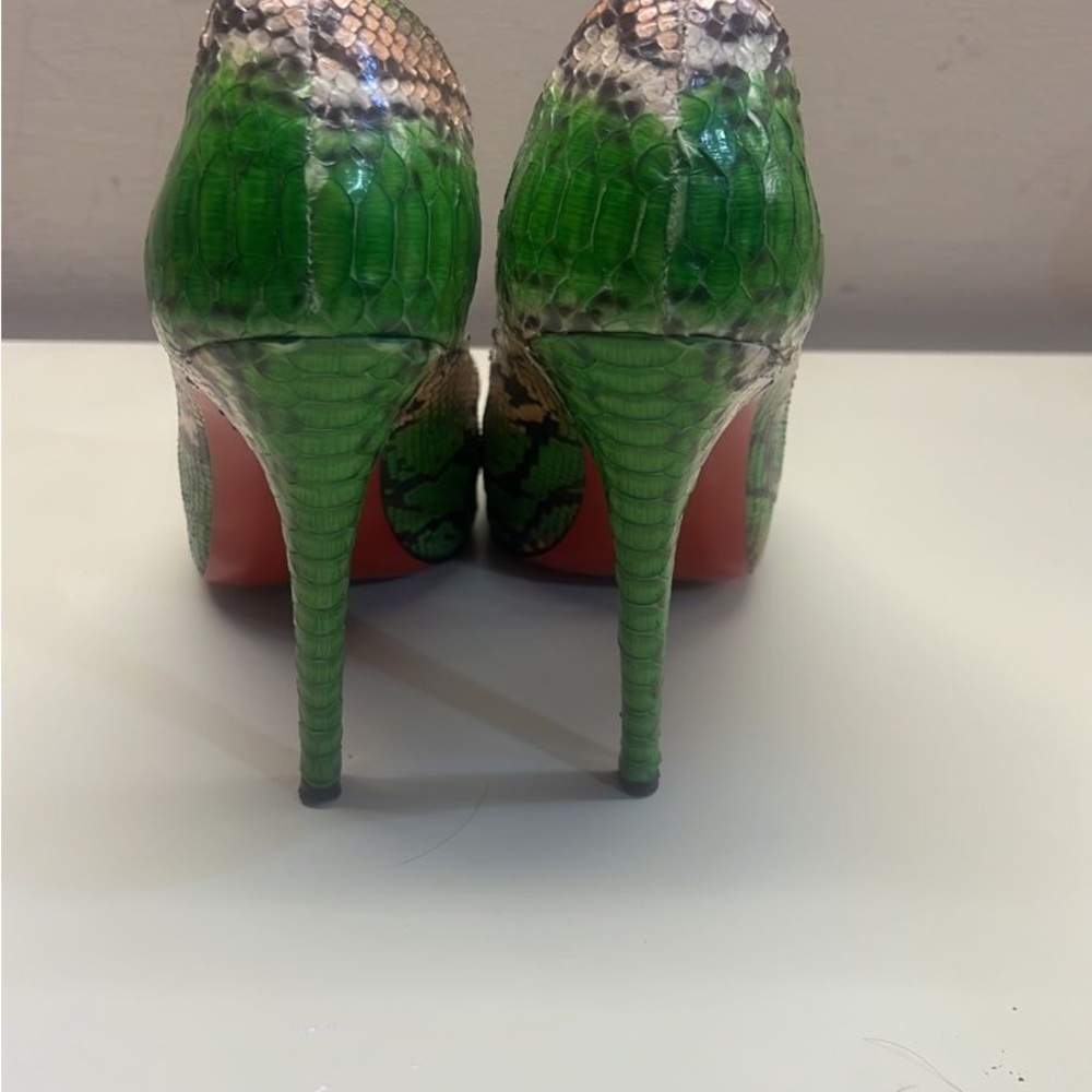 Green Snakeskin Peep-Toe Stiletto Pumps - Picture 6 of 6